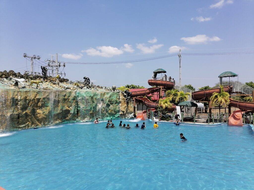 8 Waves Waterpark & Hotel